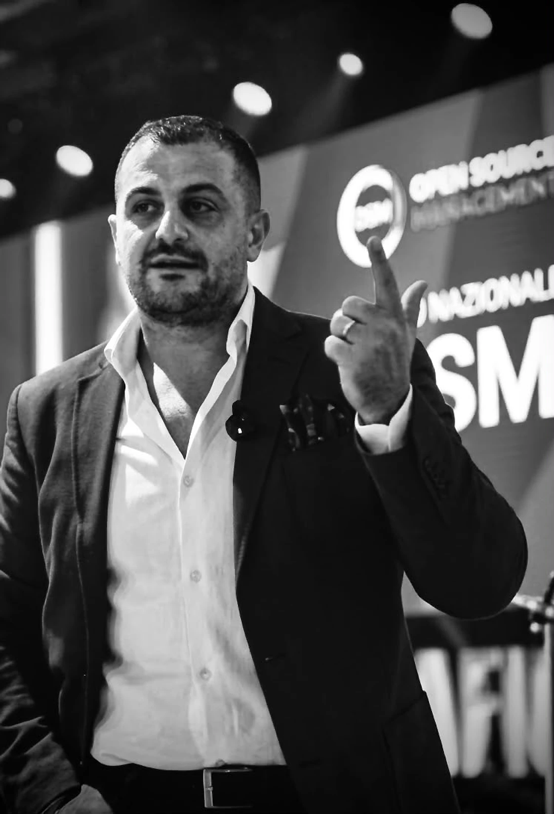 Salvo Zappalà durante un intervento sul palco di un evento OSM